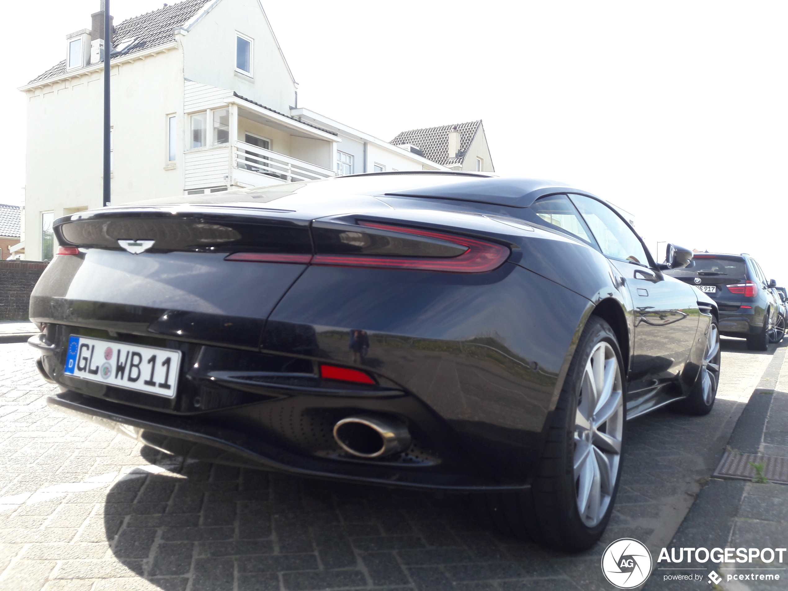 Aston Martin DB11