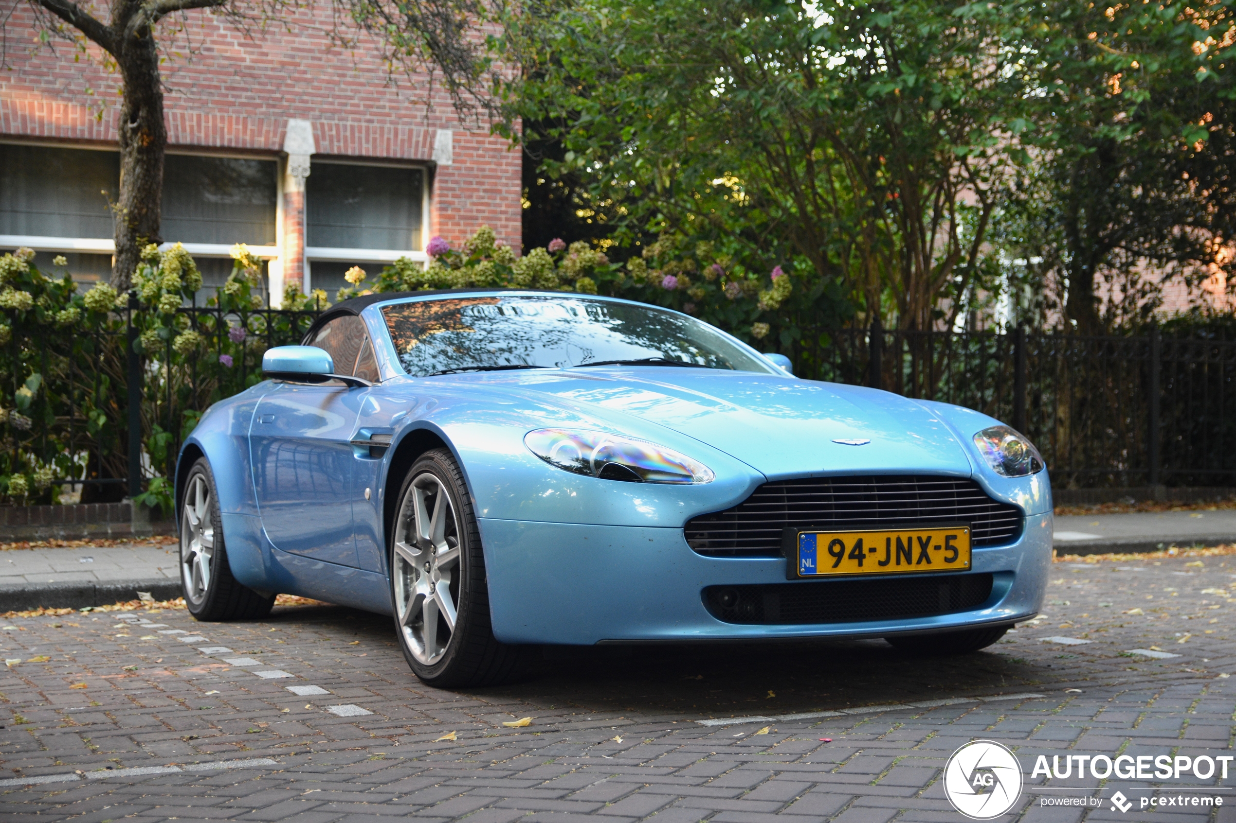 Aston Martin V8 Vantage Roadster