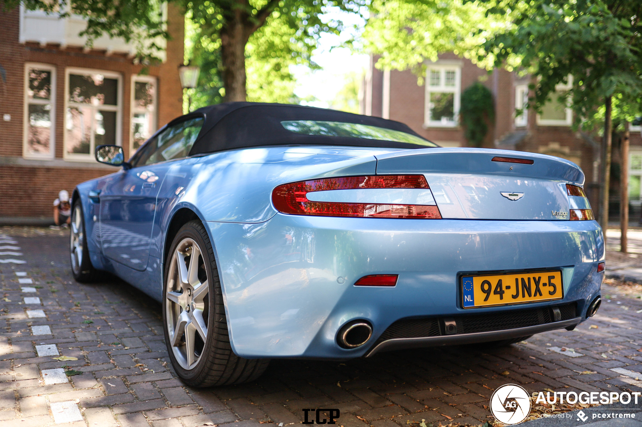 Aston Martin V8 Vantage Roadster