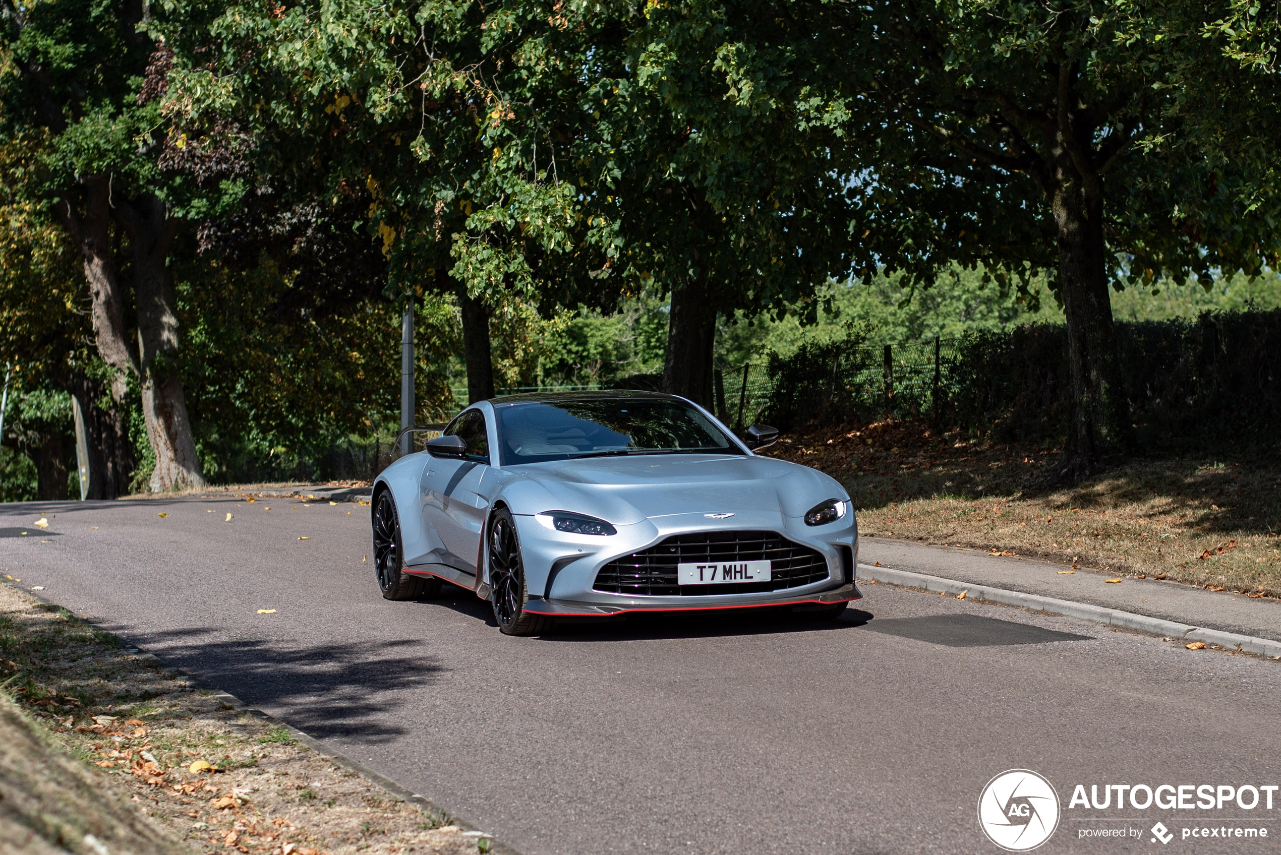Aston Martin geeft gas met uitleveren V12 Vantage