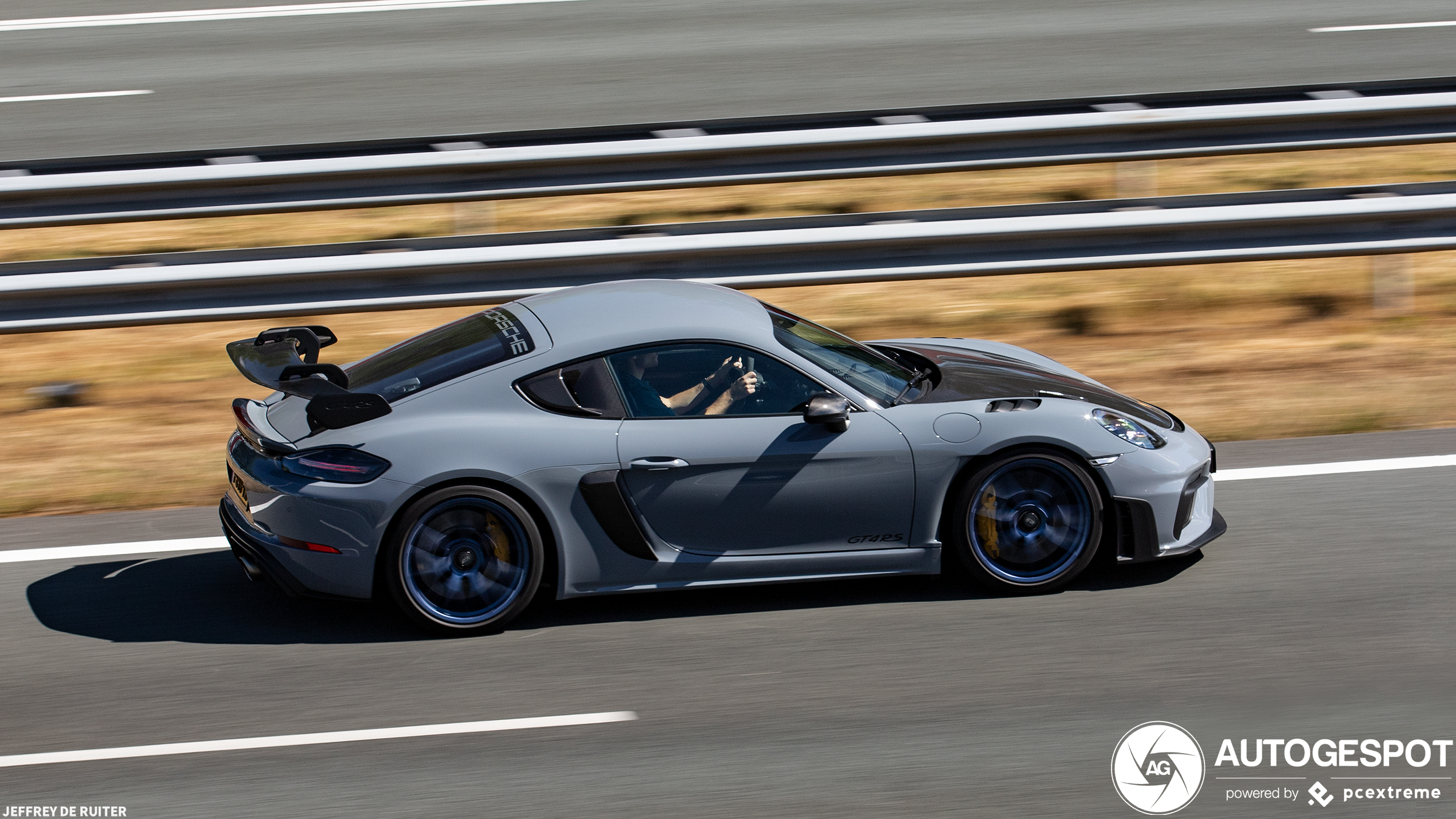 Porsche 718 Cayman GT4 RS Weissach Package