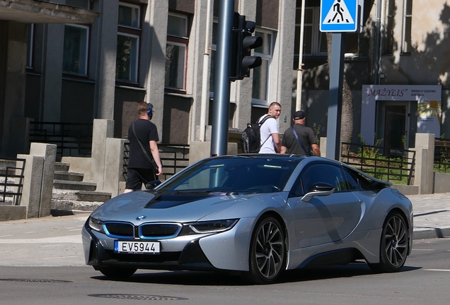 BMW i8