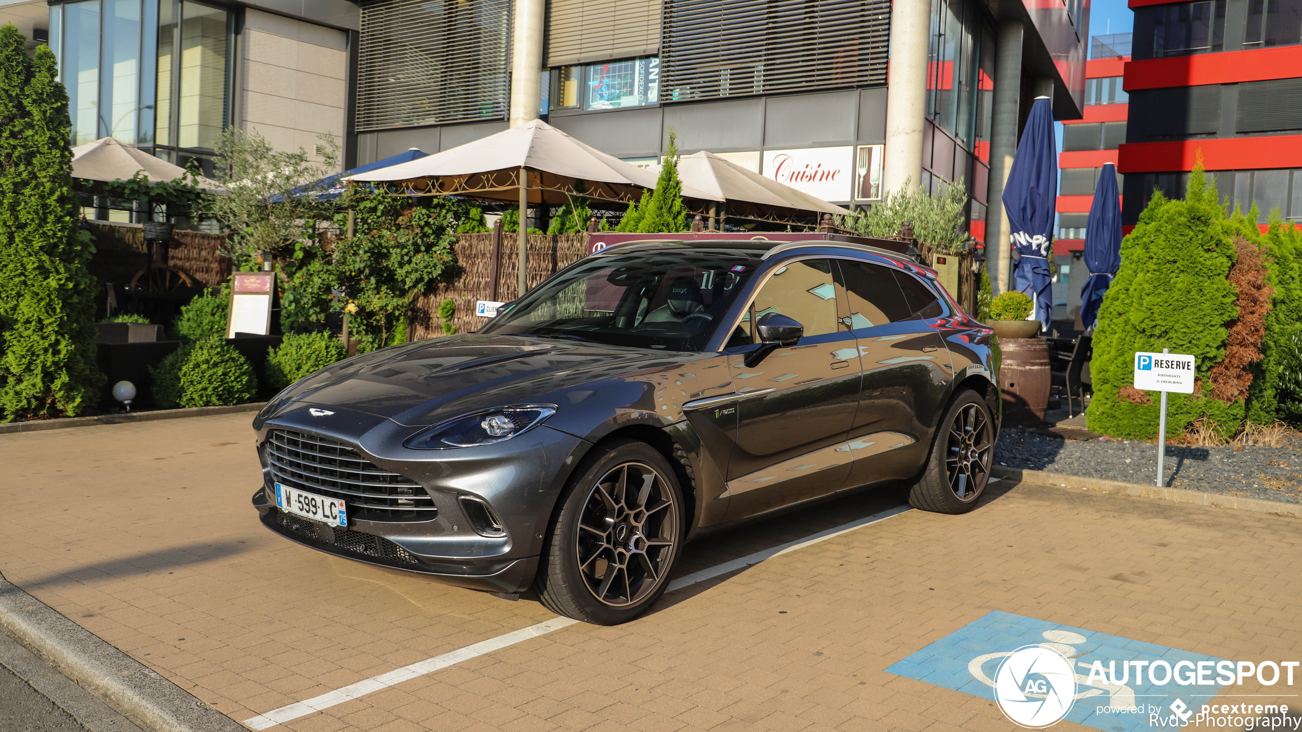 Aston Martin DBX