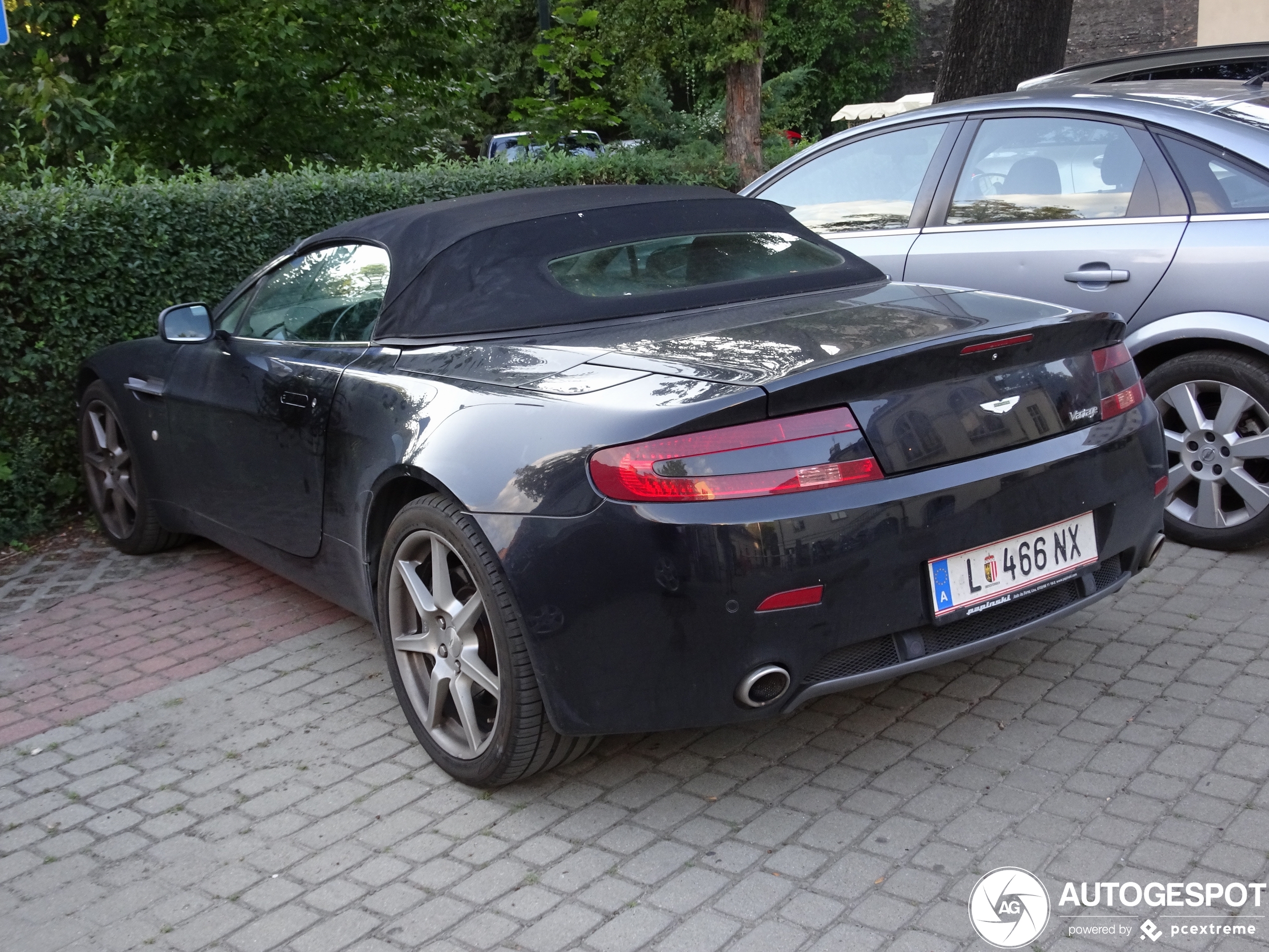 Aston Martin V8 Vantage Roadster