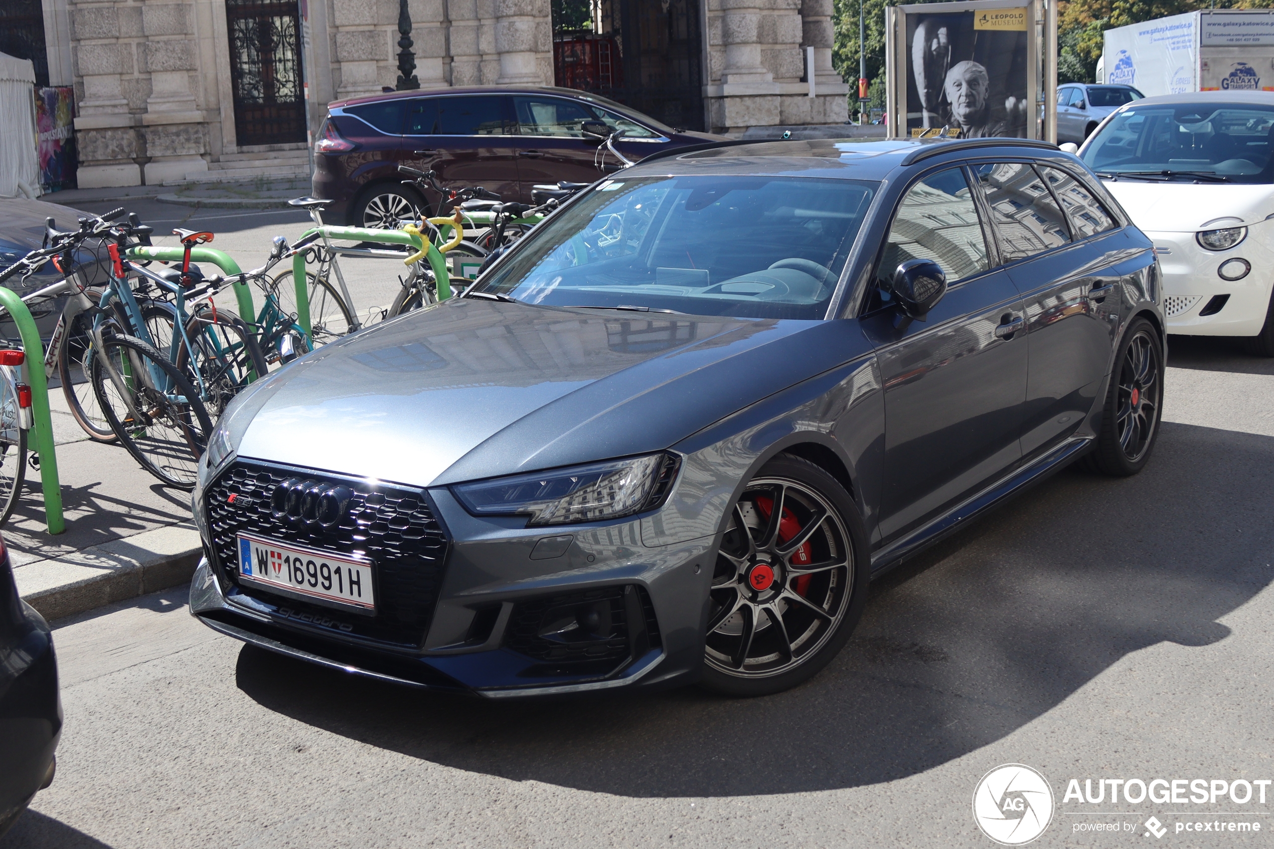 Audi RS4 Avant B9