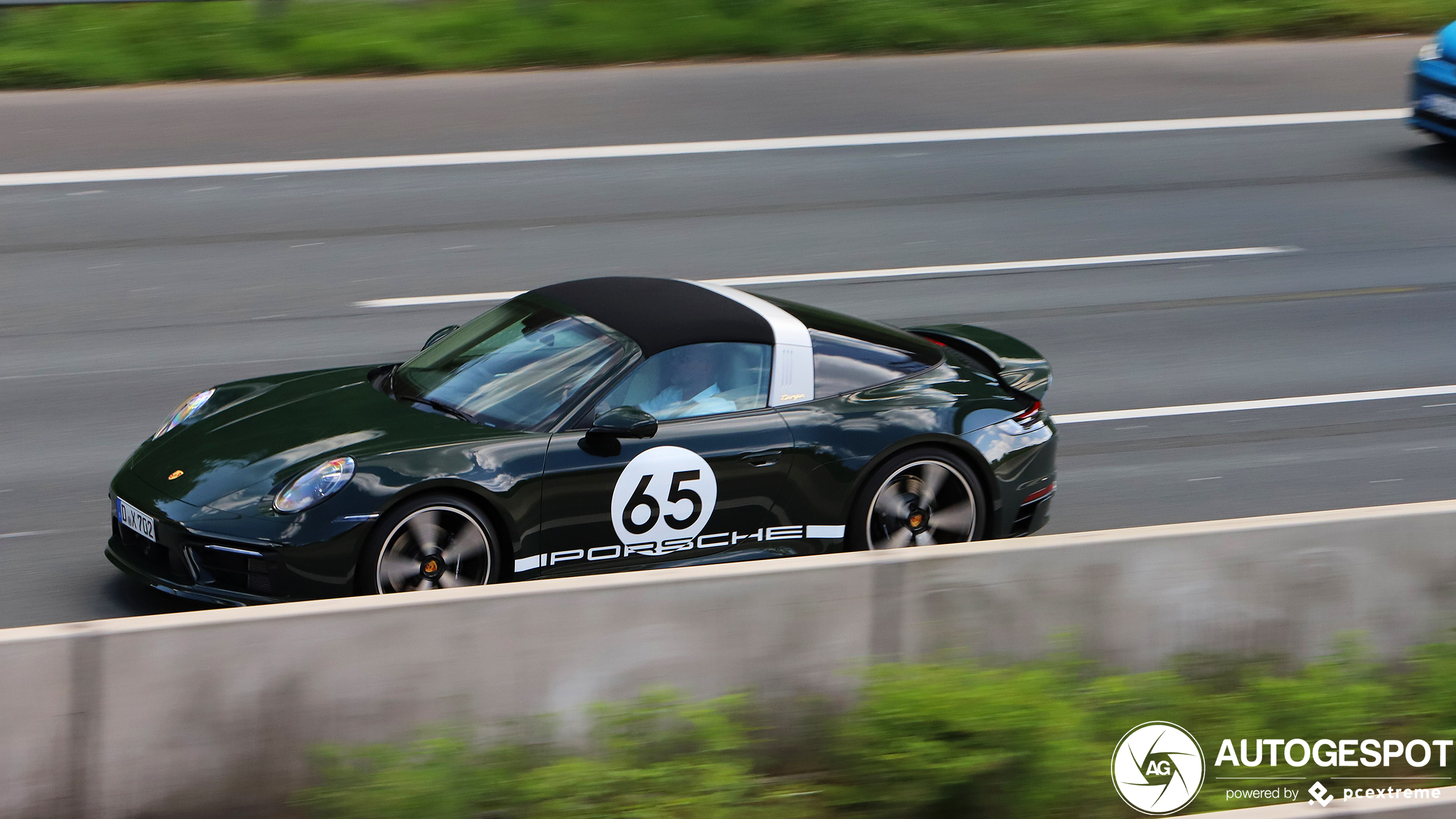 Porsche 992 Targa 4S Heritage Design Edition