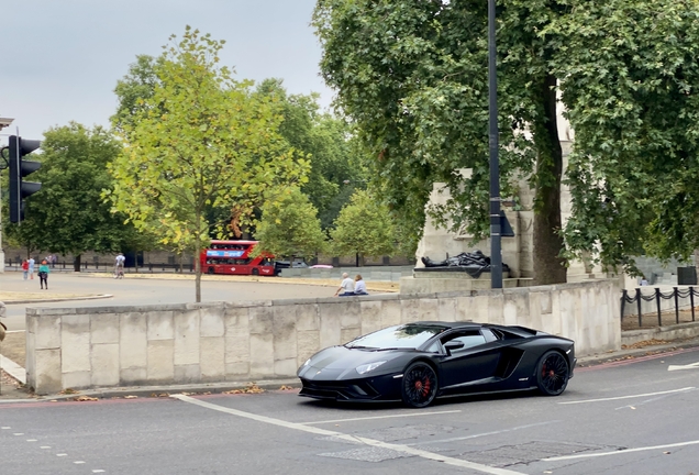 Lamborghini Aventador S LP740-4 Roadster