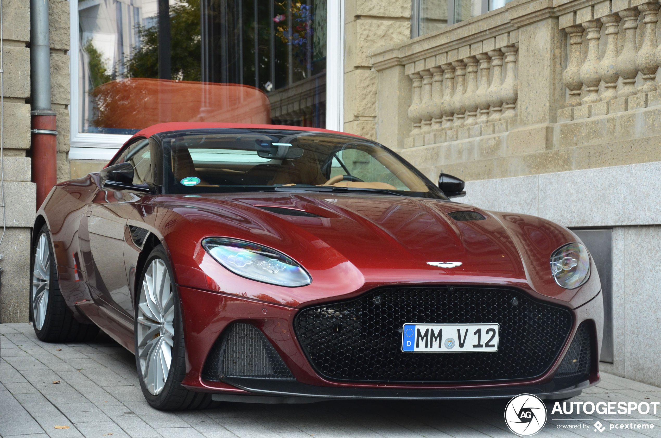 Aston Martin DBS Superleggera Volante