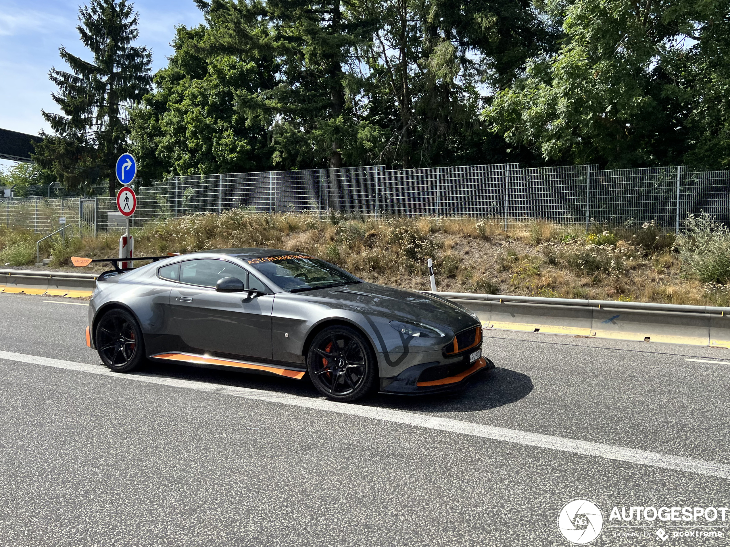 Aston Martin Vantage GT8