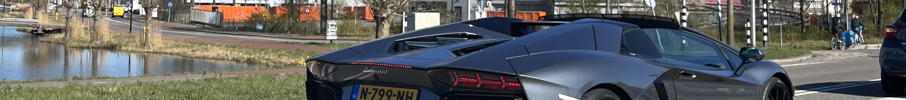 Lamborghini Aventador LP700-4 Roadster