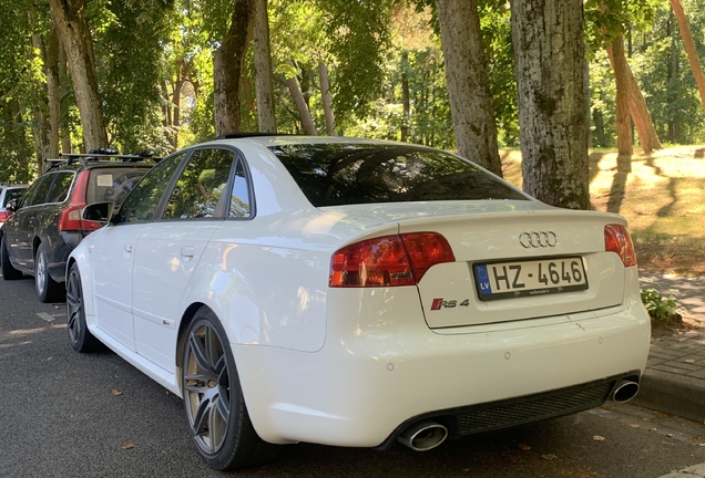 Audi RS4 Sedan