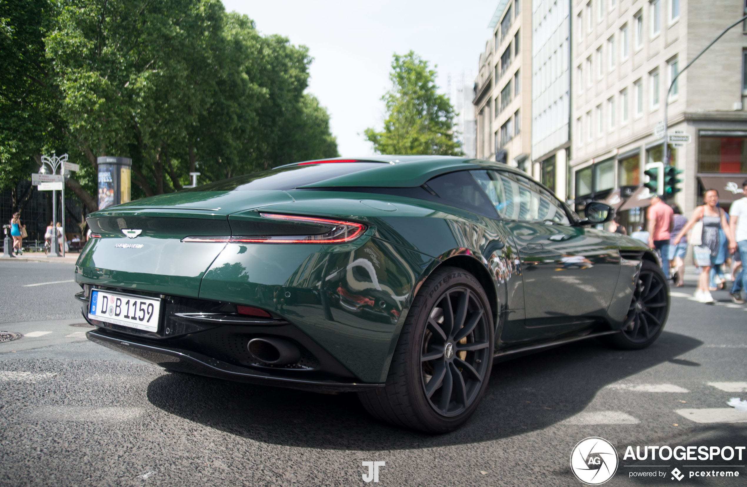 Aston Martin DB11