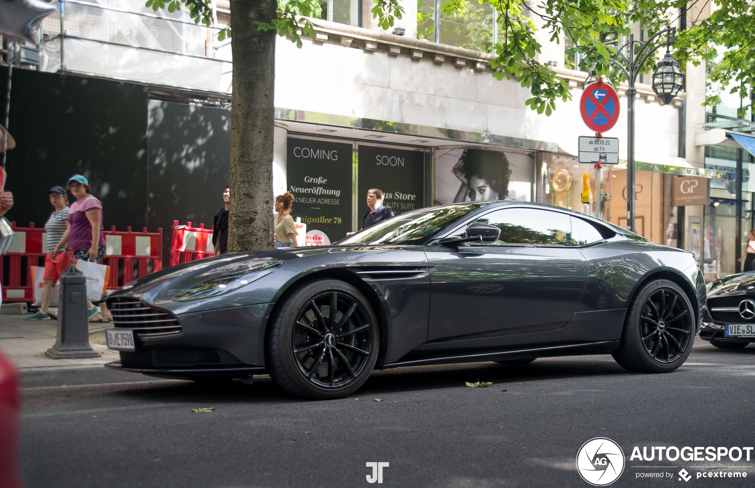 Aston Martin DB11 V8