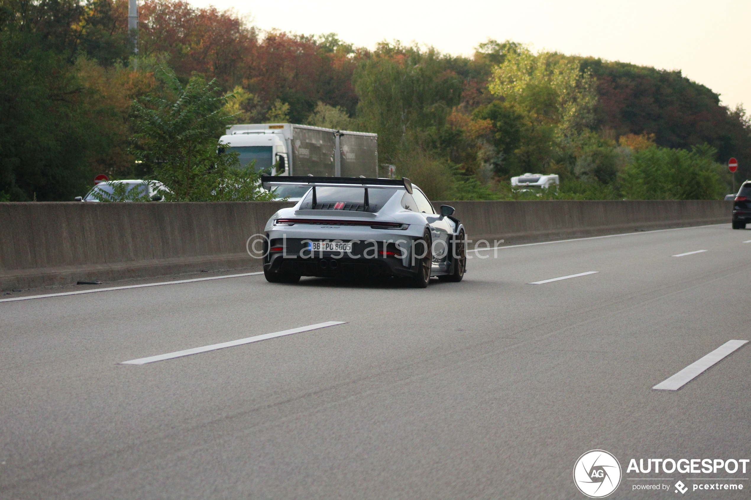 This is what the Porsche 992 GT3 RS looks like on the highway