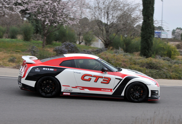 Nissan GT-R 2015