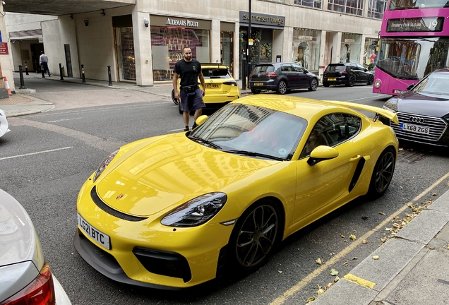 Porsche 718 Cayman GT4