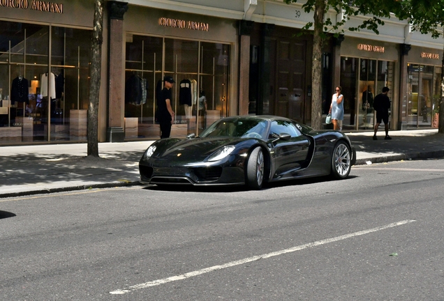 Porsche 918 Spyder Weissach Package