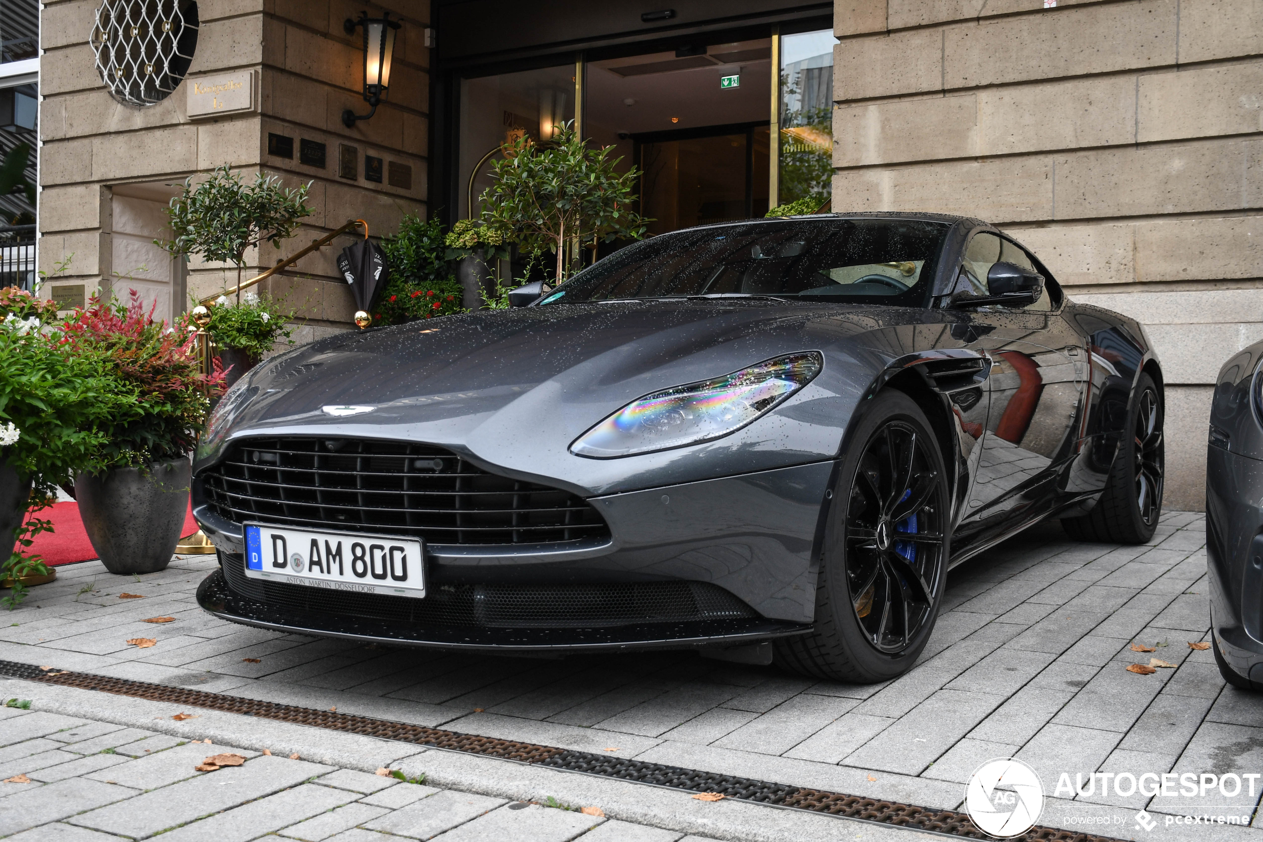 Aston Martin DB11 V8