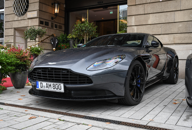 Aston Martin DB11 V8