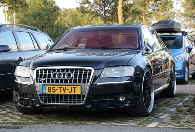 Audi S8 D3