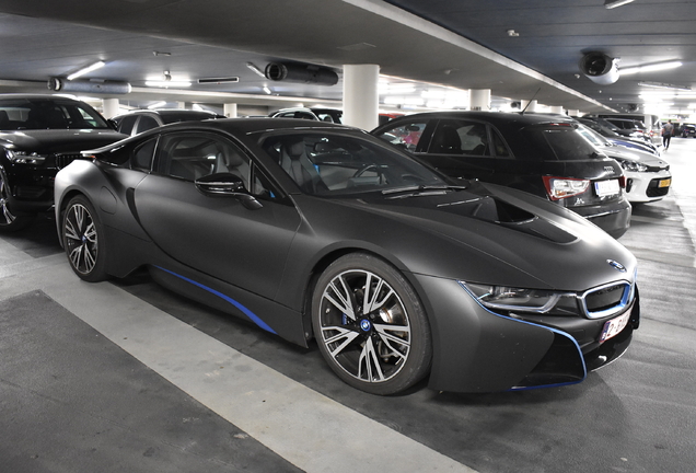 BMW i8