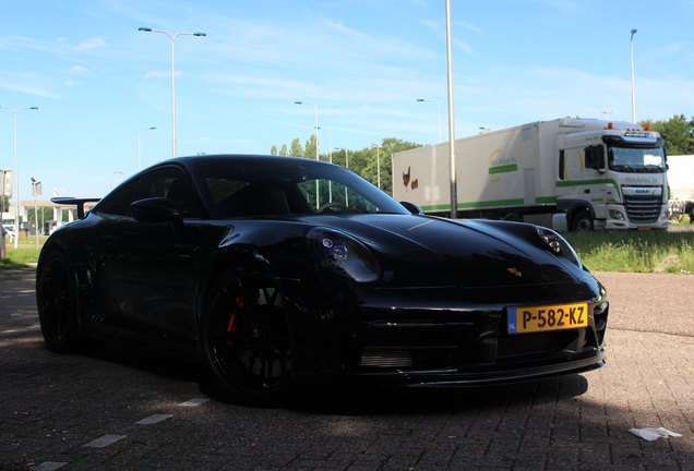 Porsche 992 Carrera 4 GTS