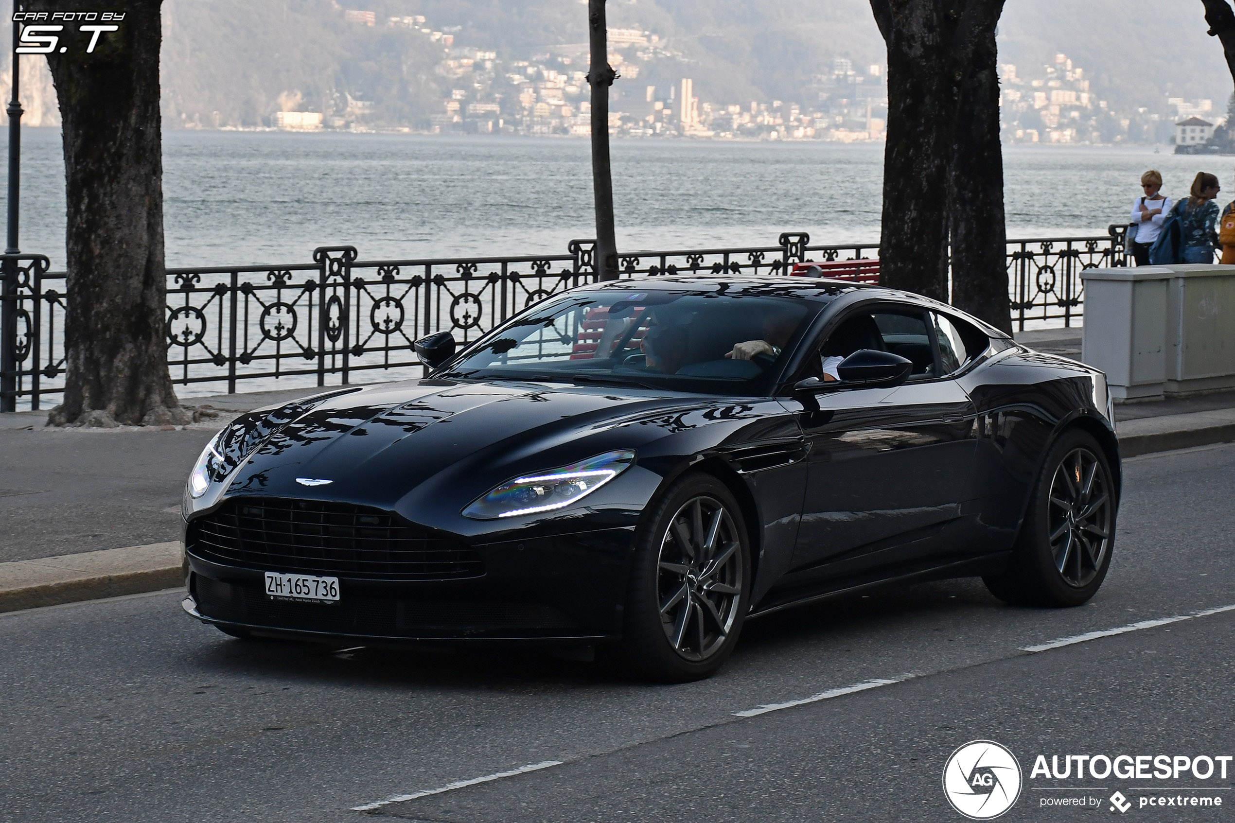 Aston Martin DB11 V8