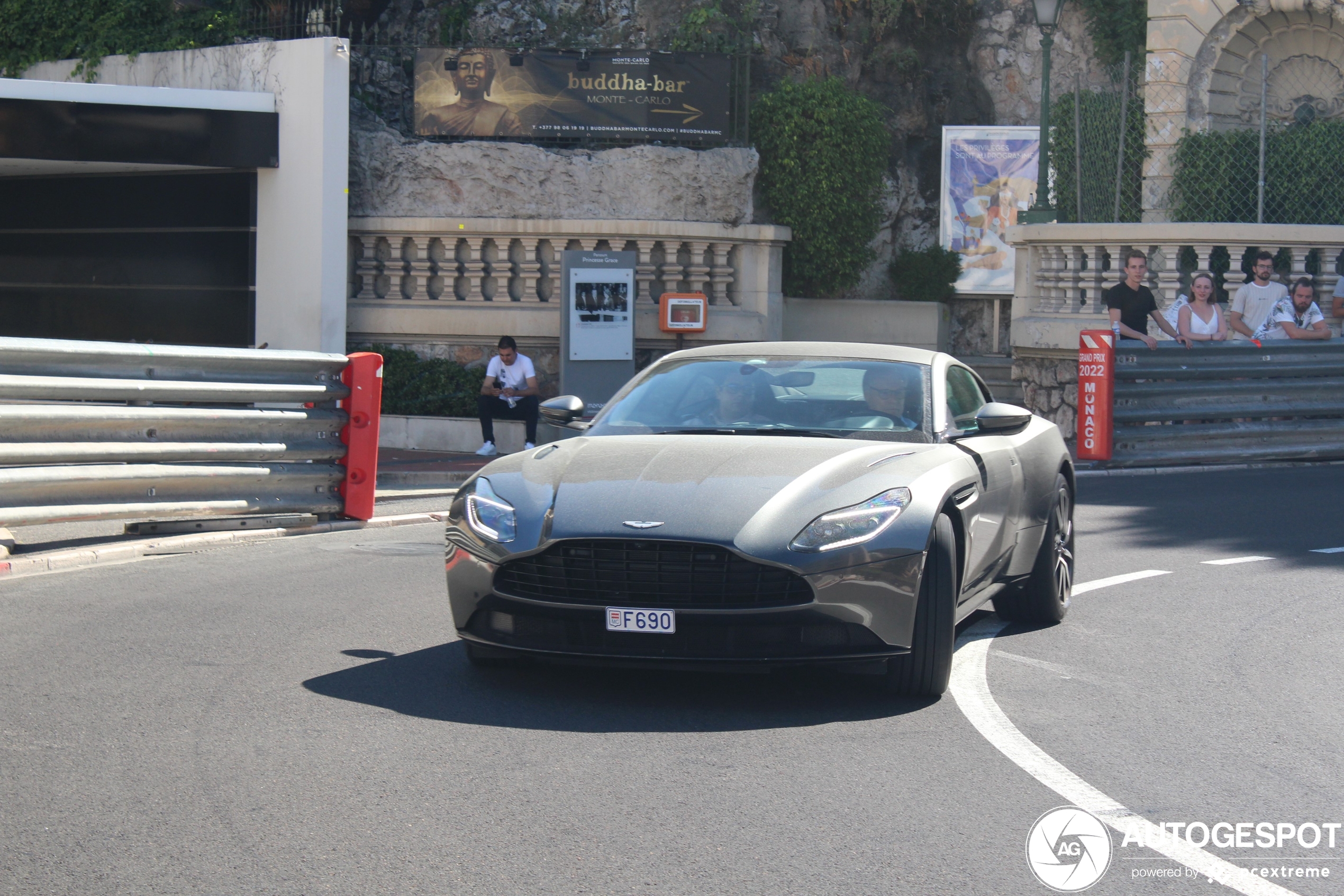 Aston Martin DB11 V8