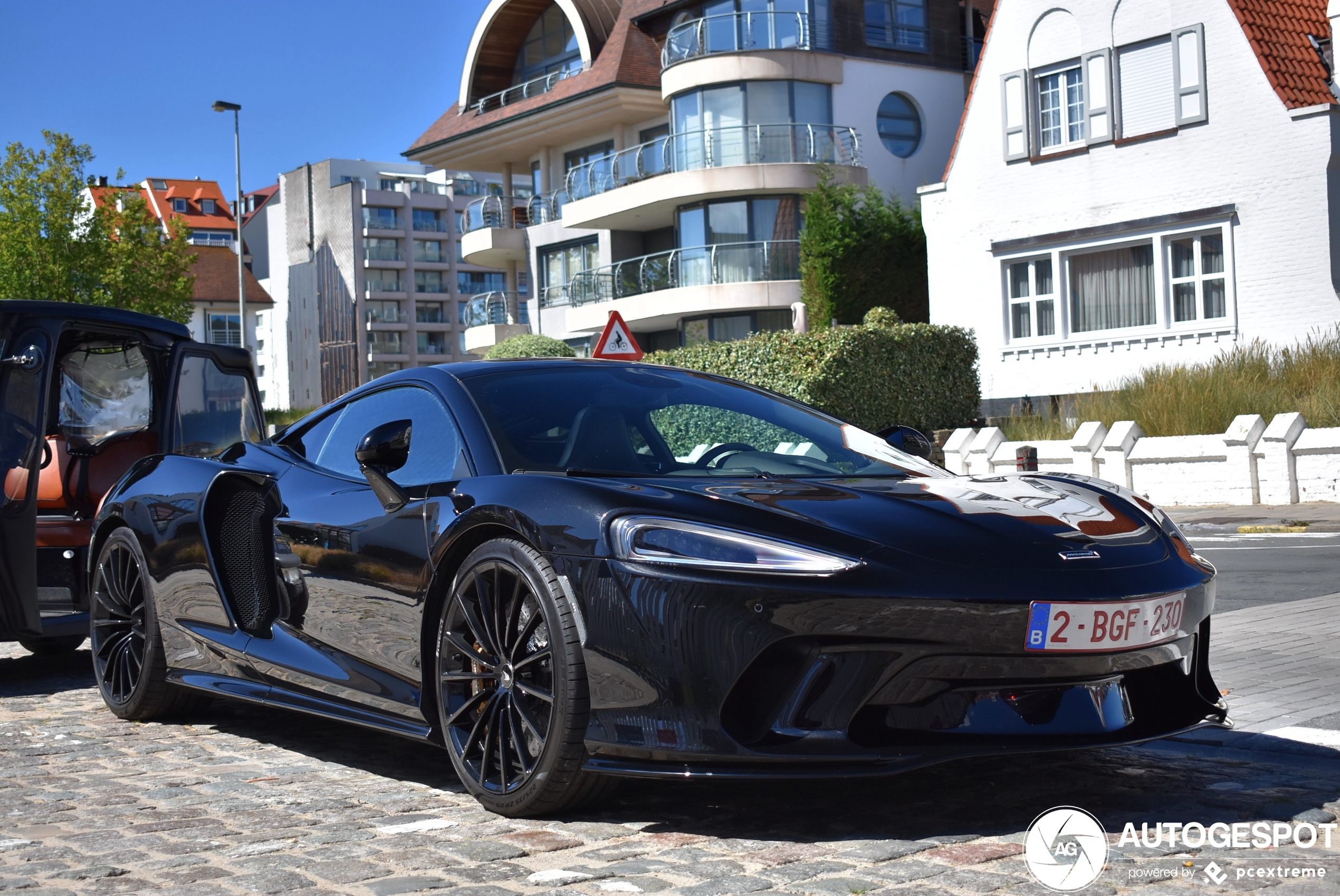 McLaren GT