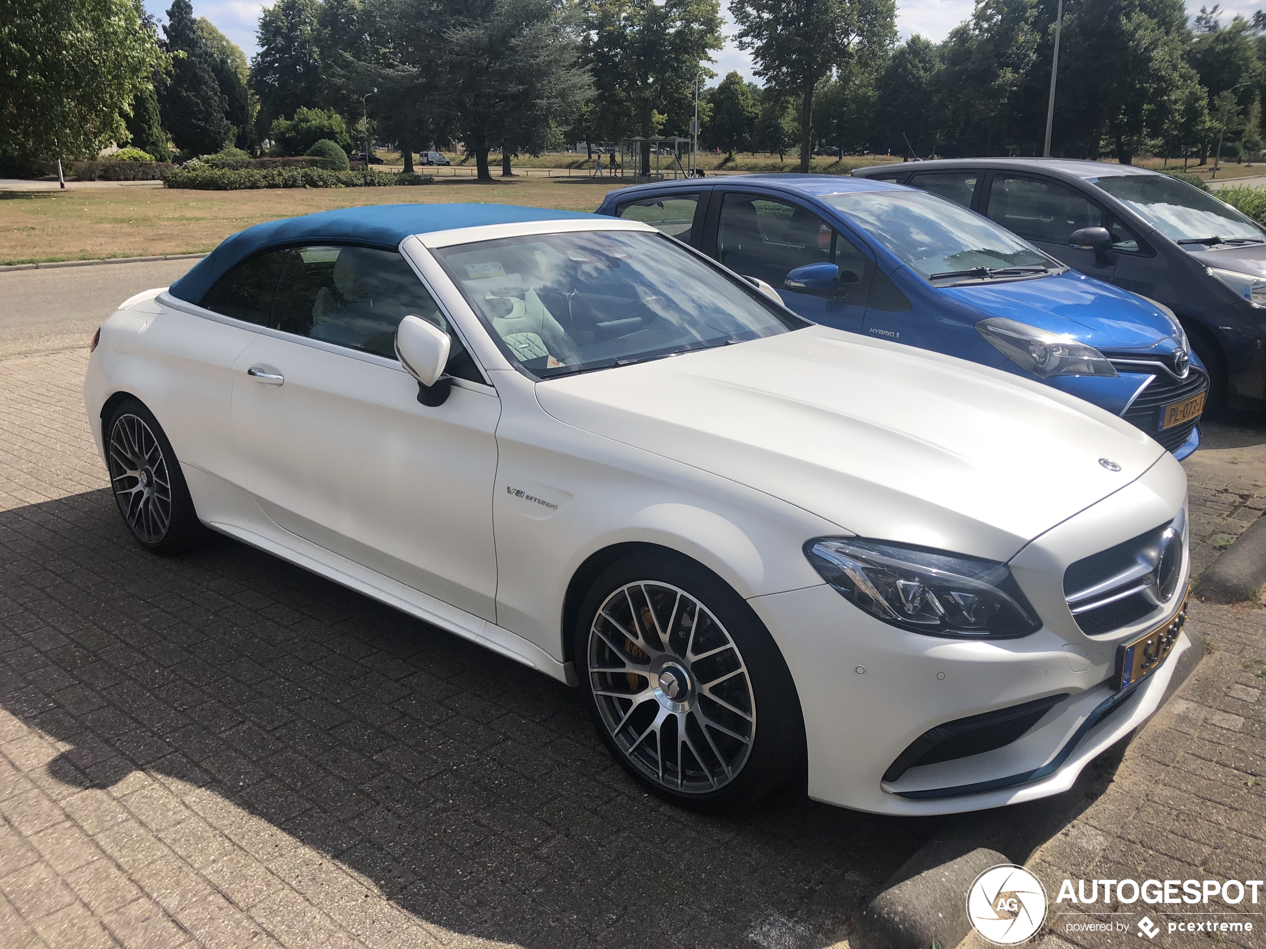 Mercedes-AMG C 63 S Convertible A205 Ocean Blue Edition