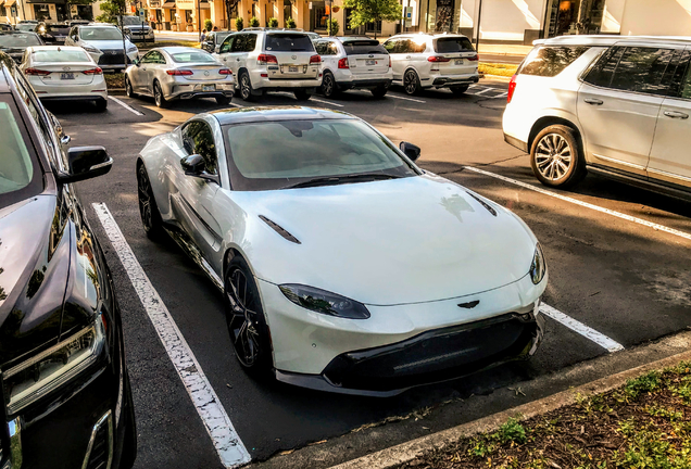 Aston Martin V8 Vantage 2018