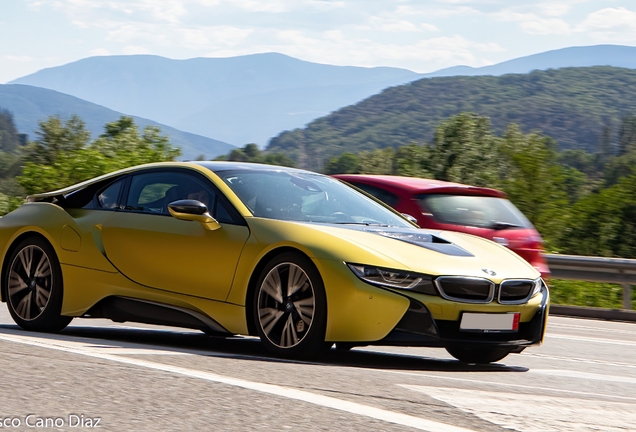 BMW i8 Protonic Frozen Yellow Edition