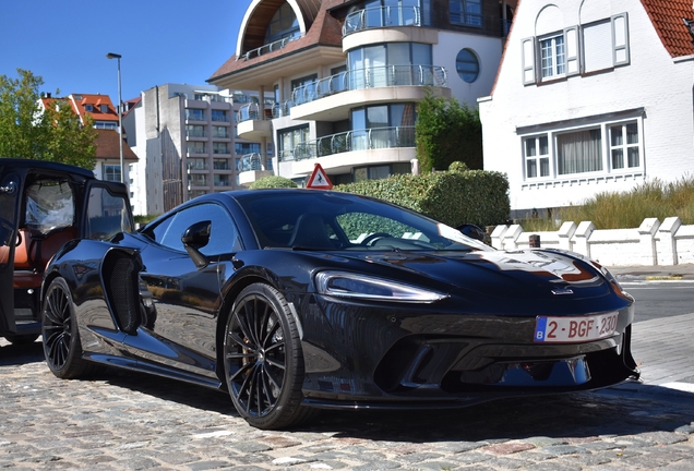 McLaren GT