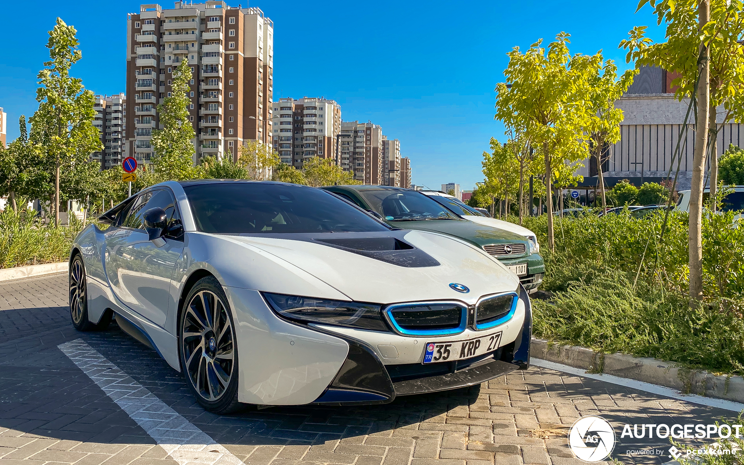 BMW i8