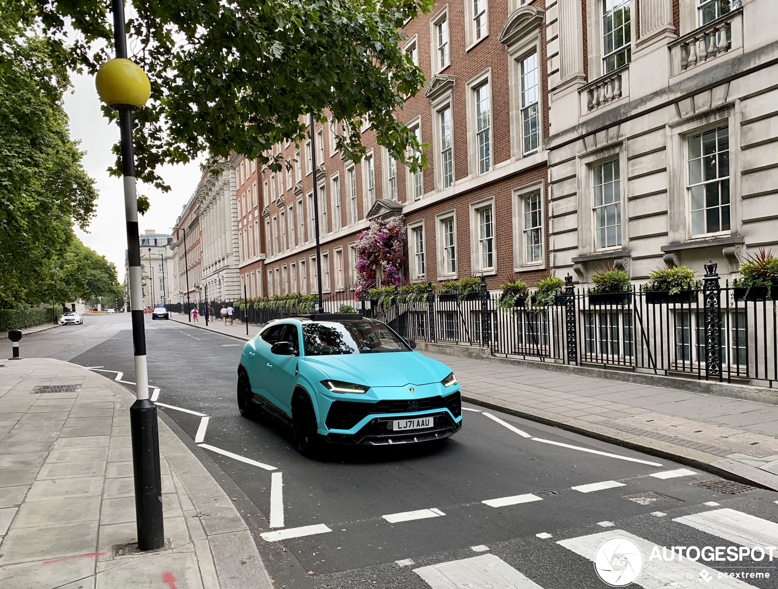 Lamborghini Urus Nero Design