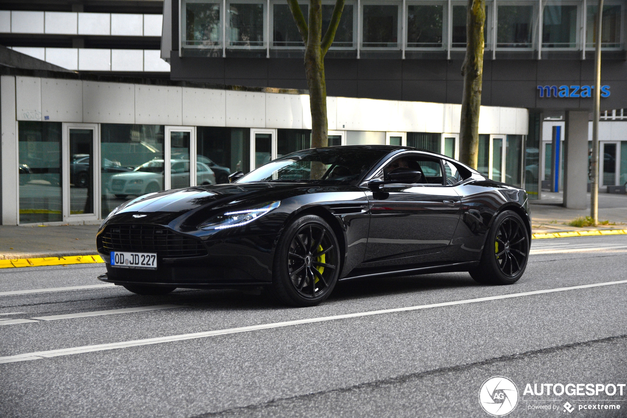 Aston Martin DB11 AMR