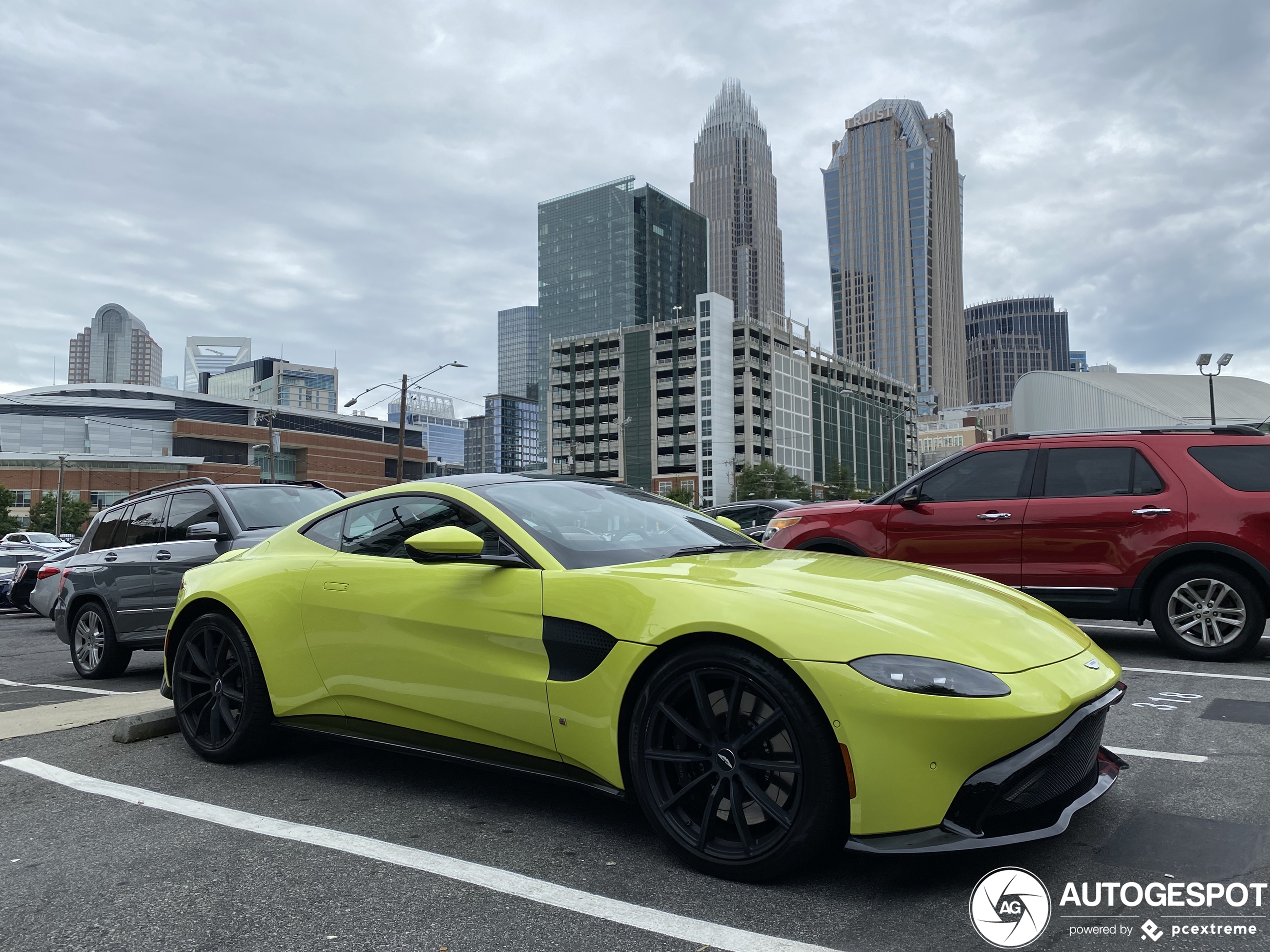 Aston Martin V8 Vantage 2018