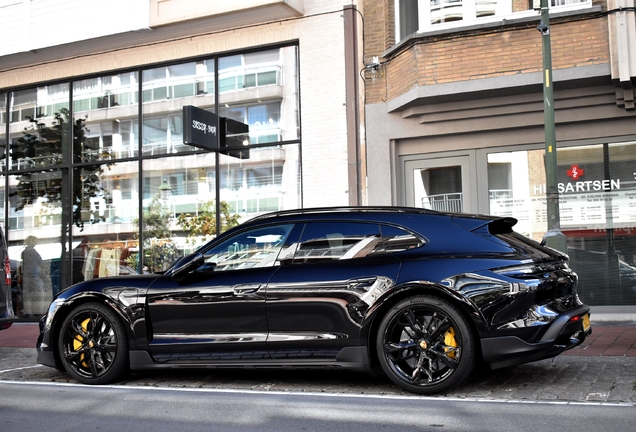 Porsche Taycan Turbo S Cross Turismo