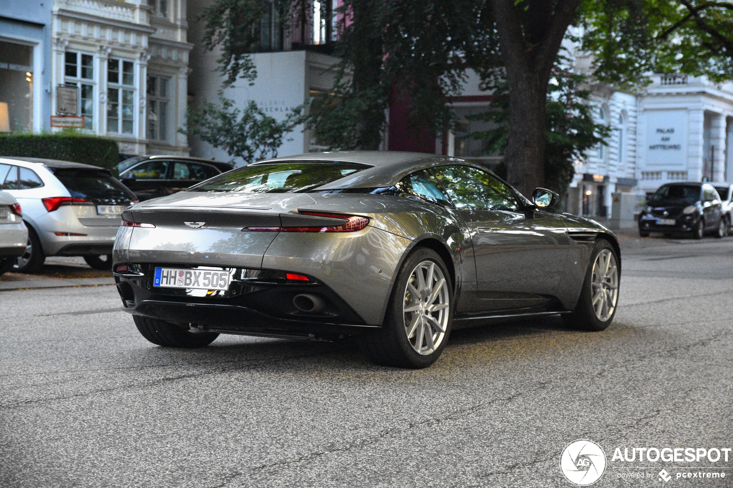 Aston Martin DB11 V8