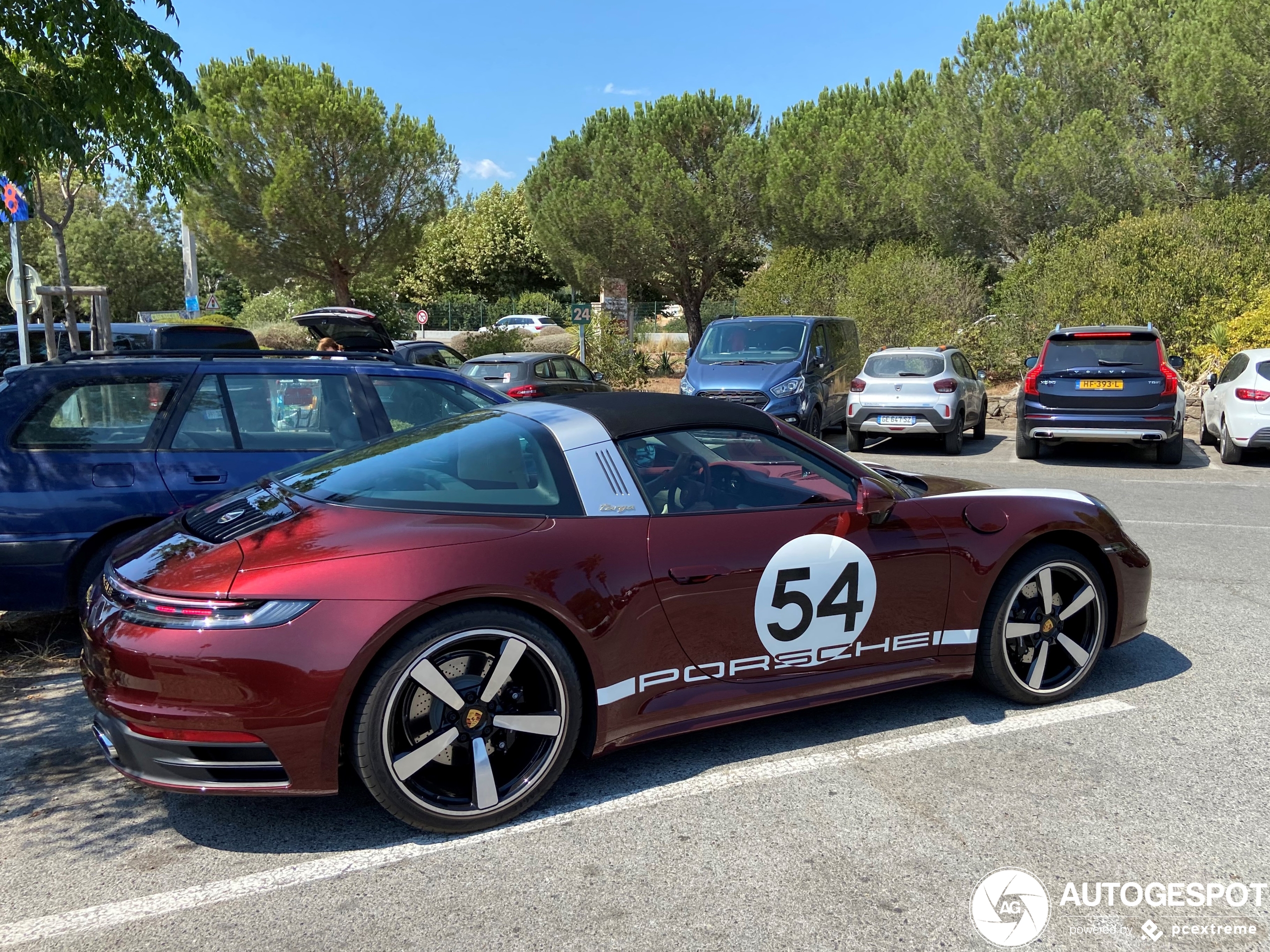 Porsche 992 Targa 4S Heritage Design Edition