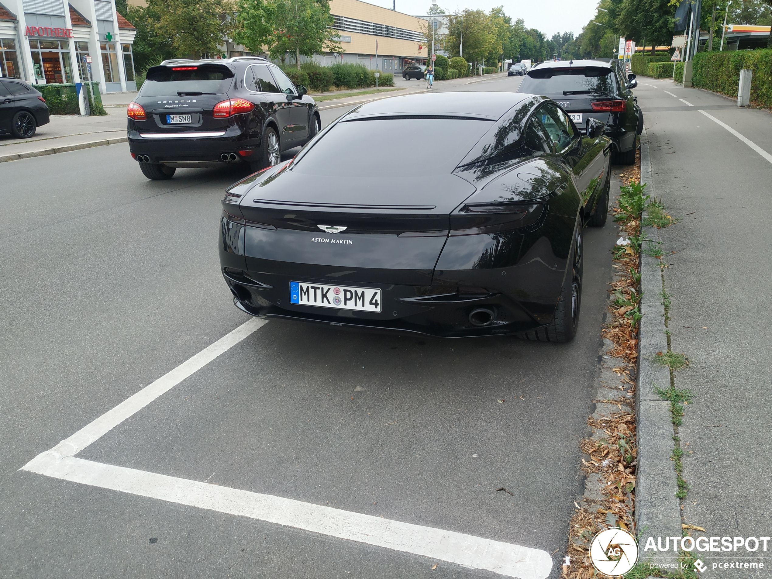 Aston Martin DB11 V8