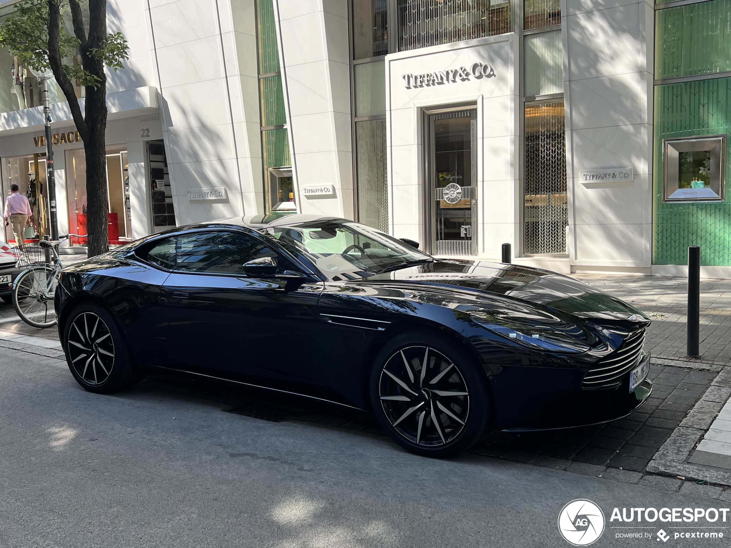 Aston Martin DB11 V8