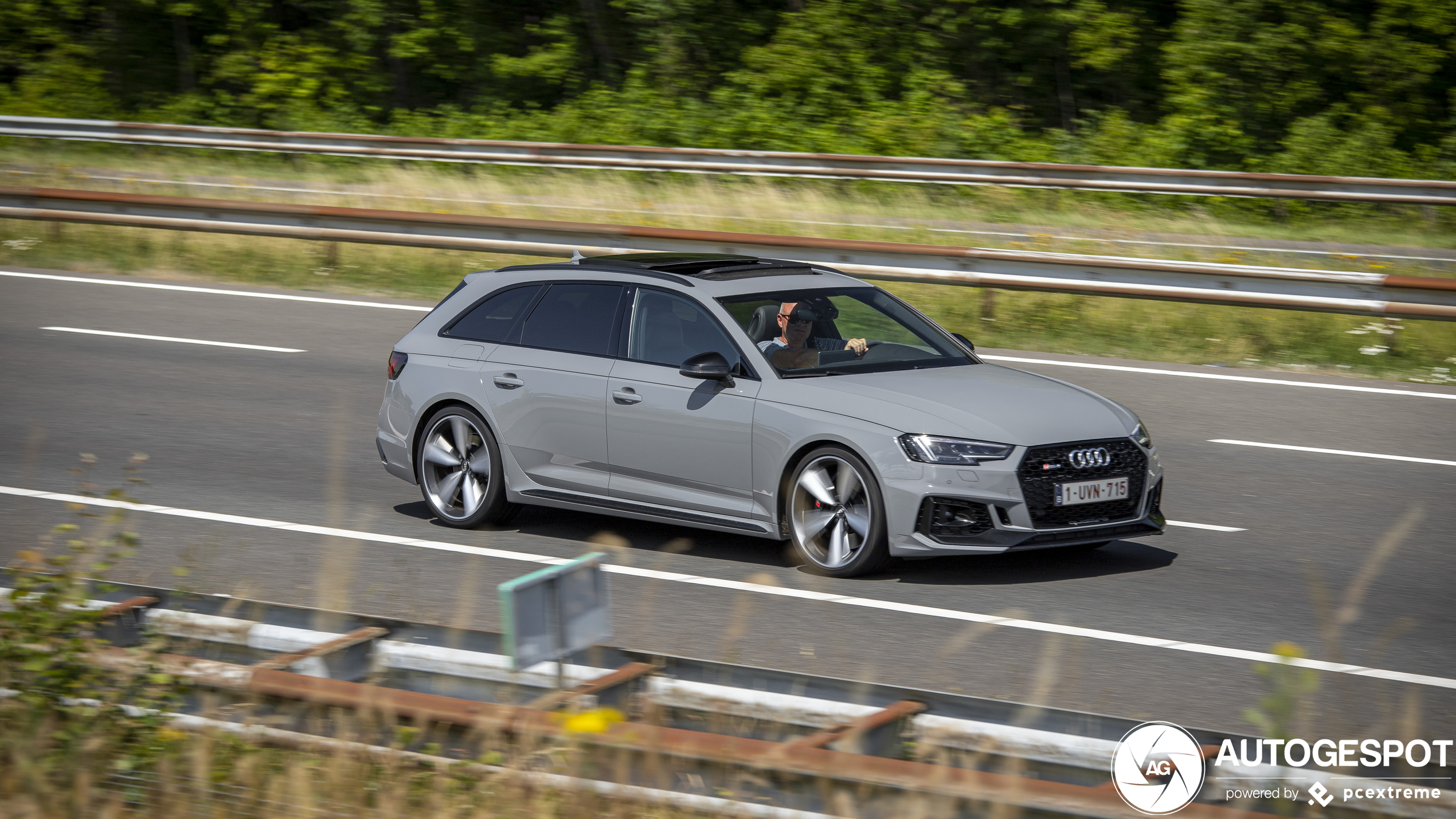 Audi RS4 Avant B9