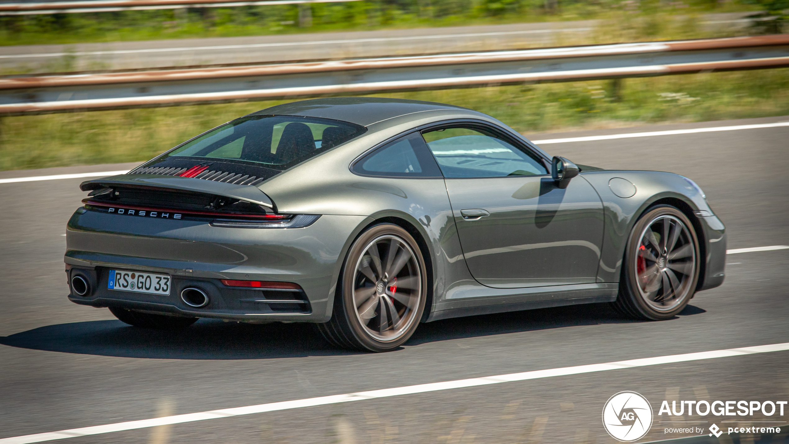 Porsche 992 Carrera 4S