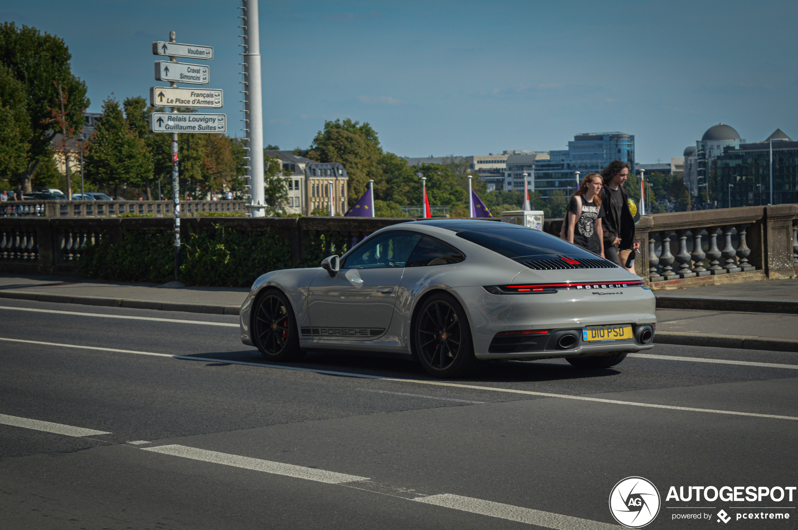 Porsche 992 Carrera 4S