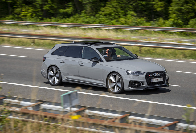 Audi RS4 Avant B9