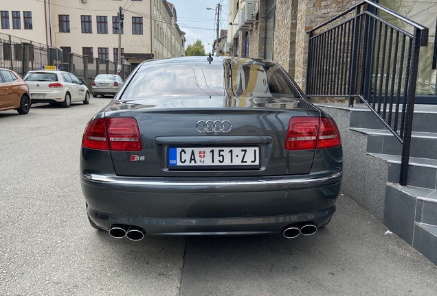 Audi S8 D3