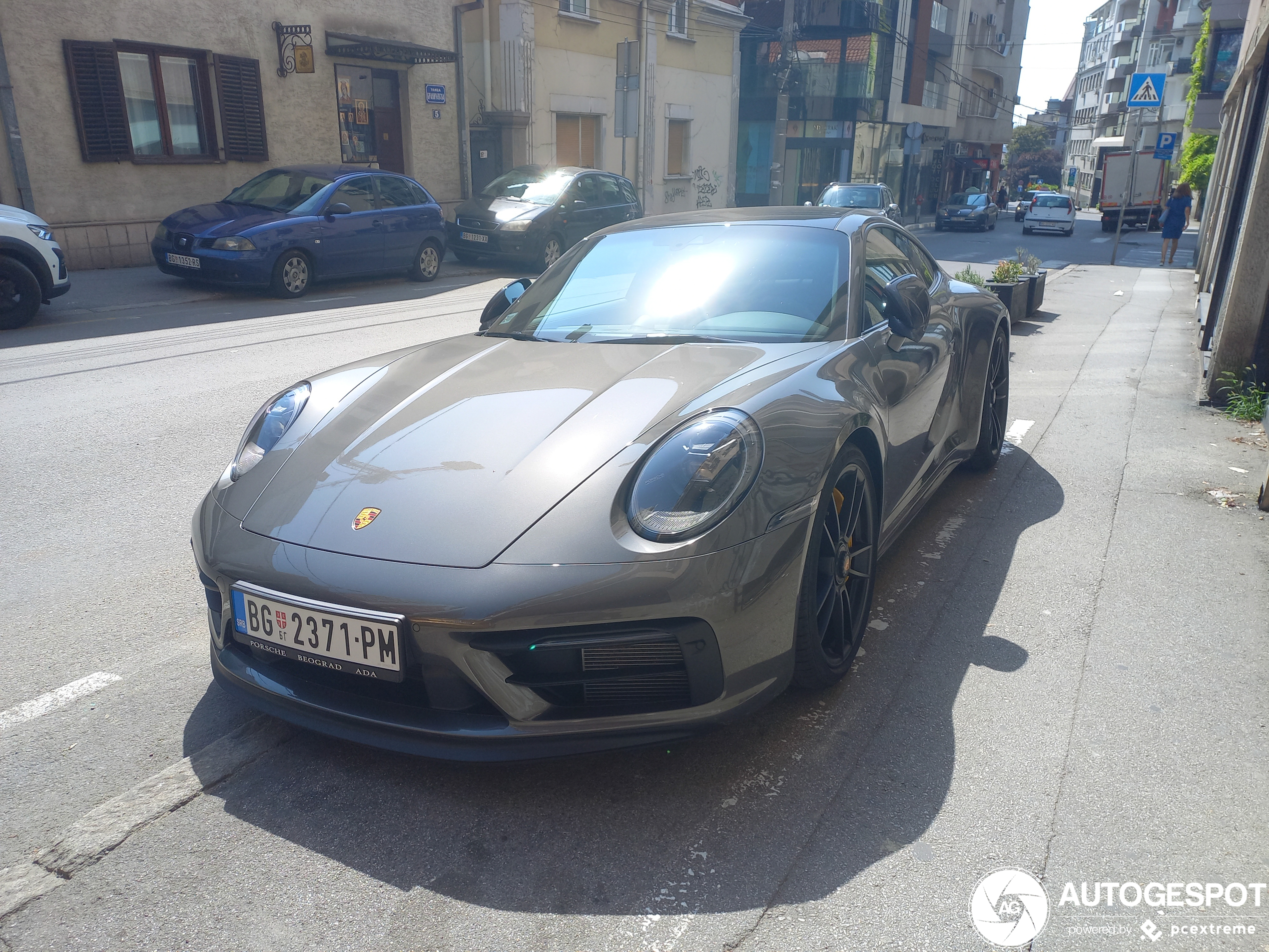 Porsche 992 Carrera 4 GTS