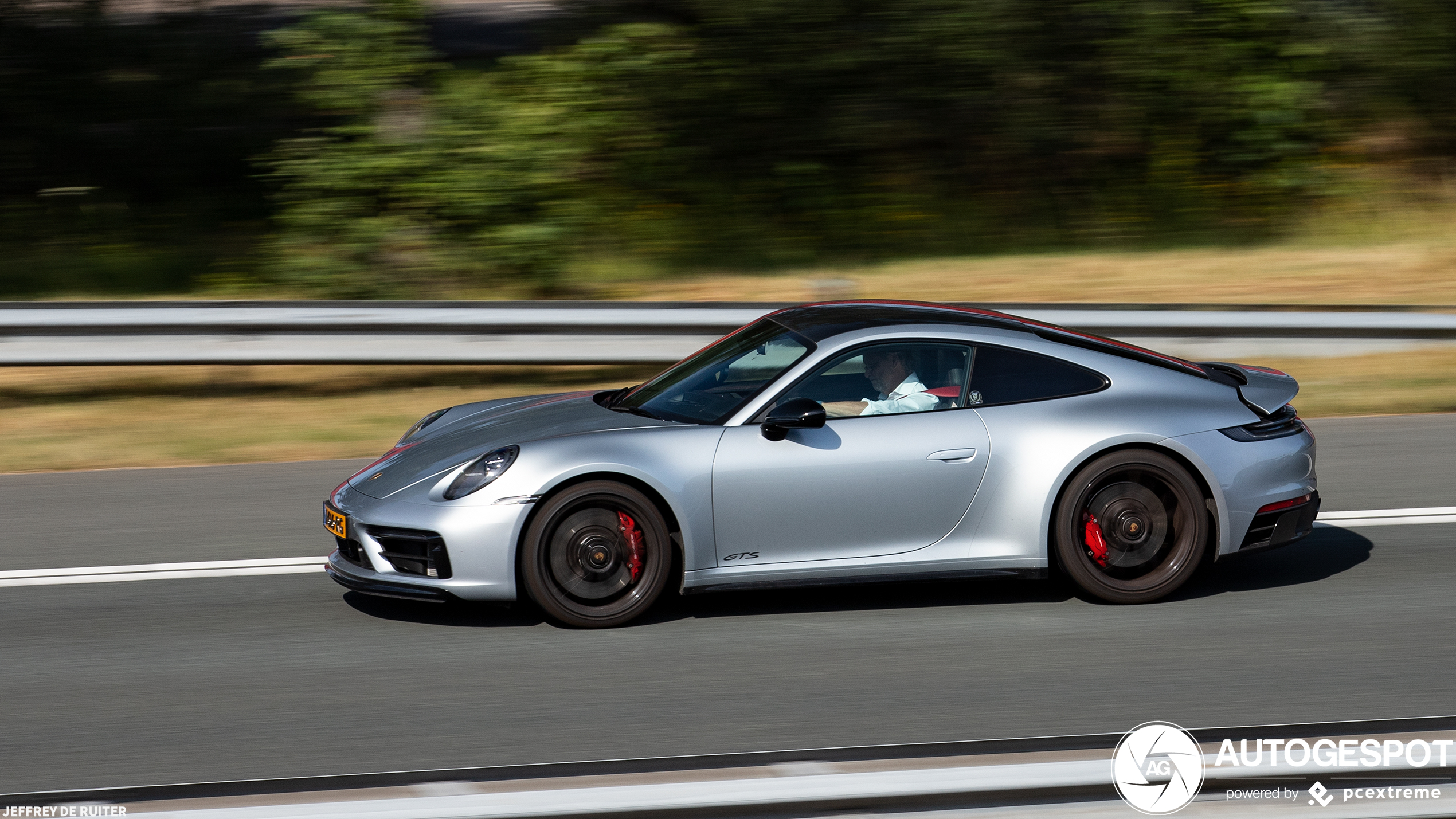 Porsche 992 Carrera 4 GTS