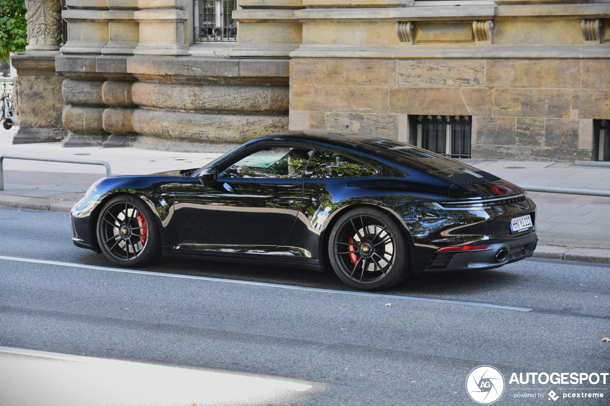 Porsche 992 Carrera 4 GTS